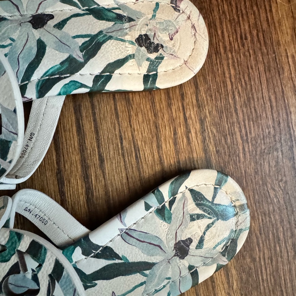 Floral Patterned Sandals - Picture 2 of 4